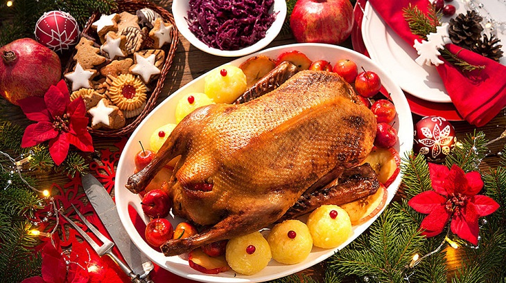 Ngỗng Giáng Sinh là món ăn truyền thống của người Đức có hương vị khá giống với món vịt quay Bắc Kinh của người Châu Á.
