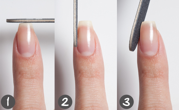 Bạn nên dũa móng từ từ theo một hướng, nương theo kết cấu đầu ngón tay thay vì tập trung ở đầu móng.