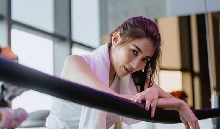 Bí quyết sở hữu múi bụng săn chắc như Chế Nguyễn Quỳnh Châu