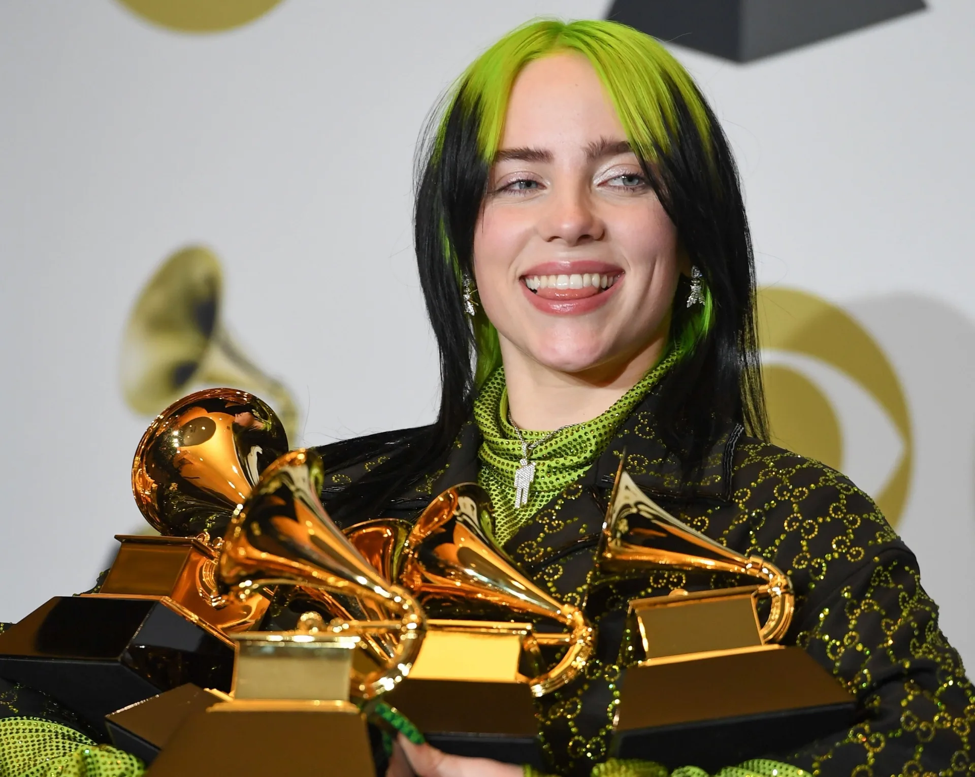 Billie Eilish uống thuốc giảm cân năm 12 tuổi, thích mặc quần áo rộng - Ảnh 1