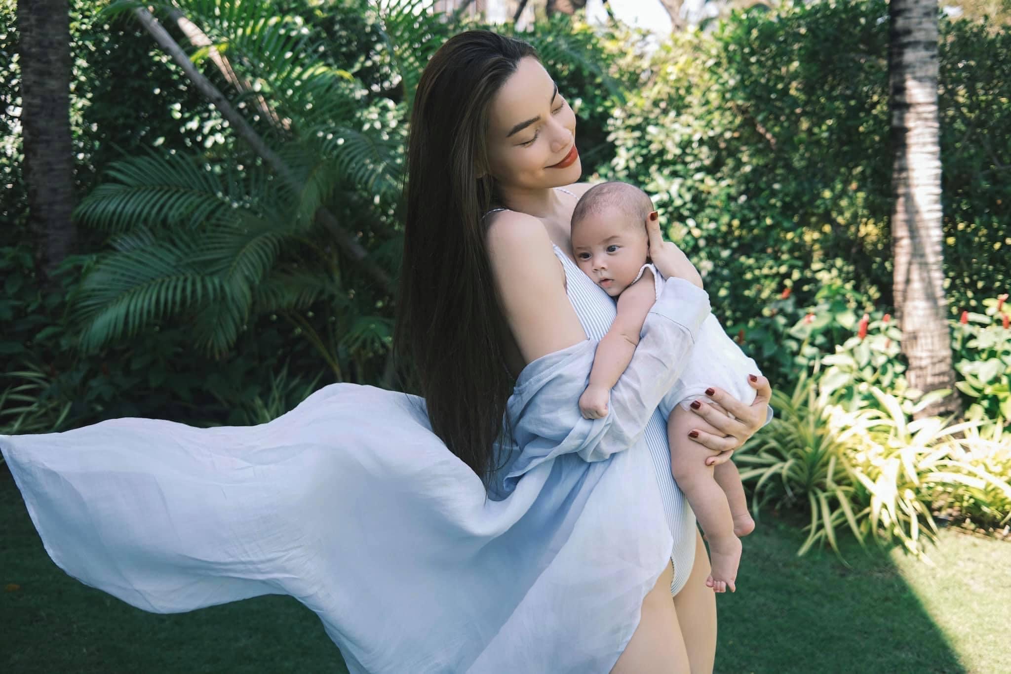 "Mẹ bỉm sữa" showbiz Việt vừa đẻ xong đã diện đồ bơi nóng bỏng 