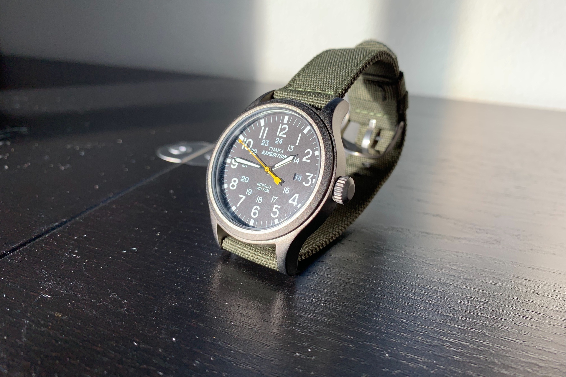 Timex Men's ExpeditionScout 40 Watch có giá 42 USD ( khoảng 1 triệu đồng).