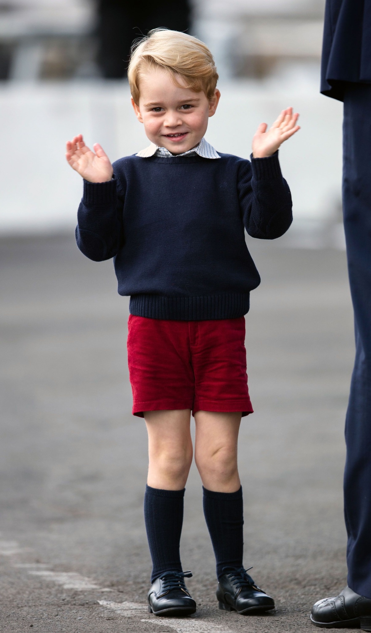 Chiếc quần ngắn tuy đơn giản nhưng lại mang ý nghĩa khẳng định vị thế của hoàng tử George vì quần dài chủ yếu dành cho các bé ở tầng lớp khác và đàn ông trưởng thành.