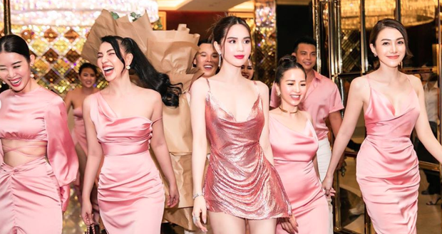 Ngọc Trinh bị tố thích giật spotlight, dự tiệc toàn lấn lướt nhân vật chính
