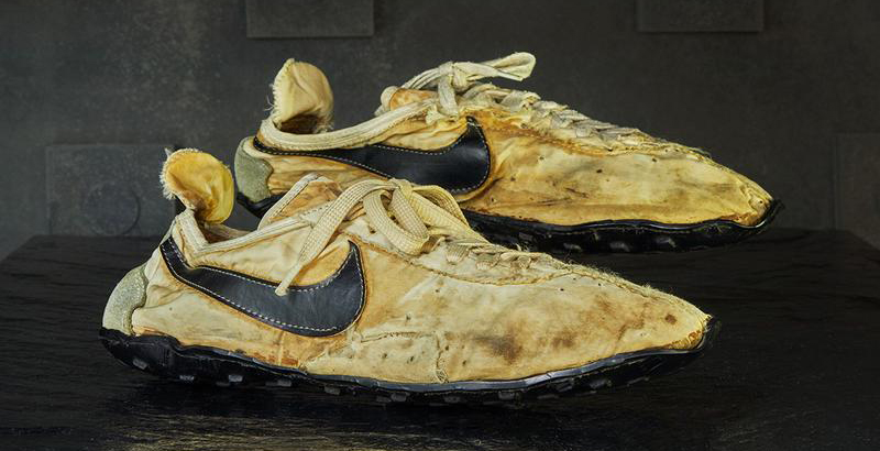 Nike "Moon Shoes" được bán đấu giá 2,3 tỷ đồng