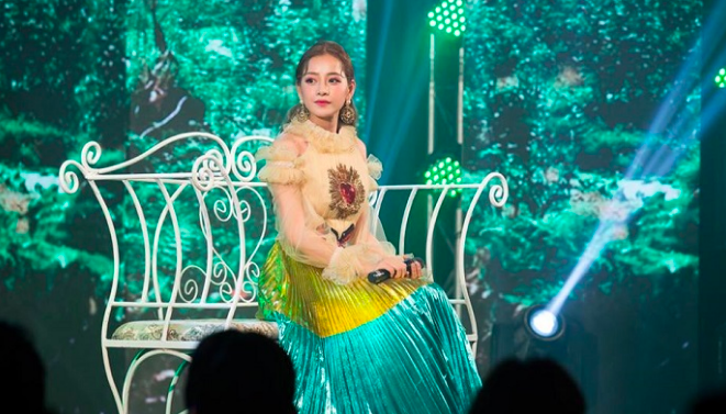 Style sân khấu của Chi Pu: Từ thảm họa thời trang đến nghi án đạo nhái