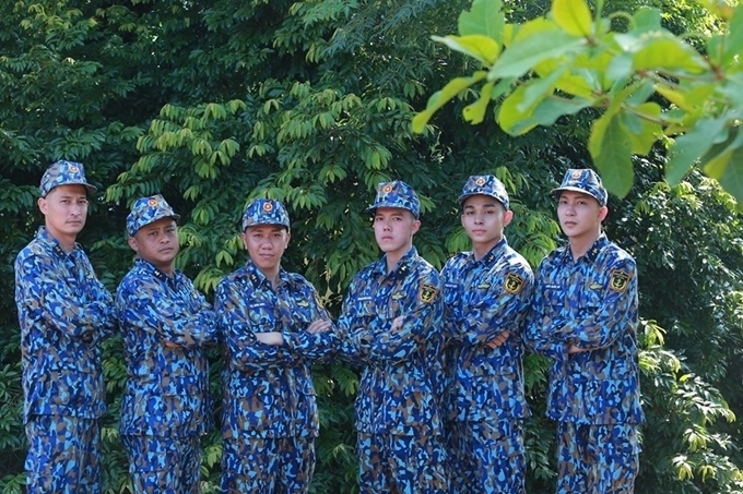 Đặc điểm của đồng phục cơ động của bộ đội Việt Nam đều có hoạ tiết rằn ri để nguỵ trang, màu sắc thường là xanh hoặc nâu đậm.