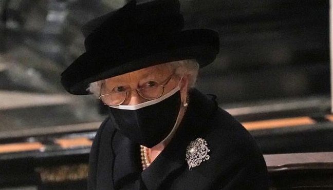 Nữ hoàng Elizabeth II và thành viên hoàng gia mang trang sức ý nghĩa tại tang lễ Hoàng thân Philip