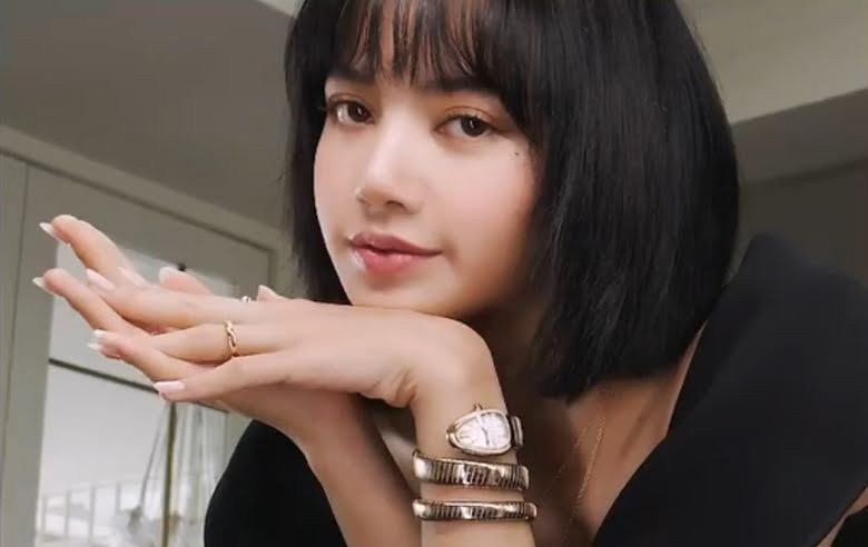 Lisa (BLACKPINK) và dàn idol Hàn là