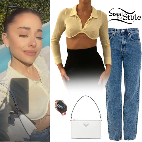 Ariana Grande chuộng mẫu thiết kế này với quần baggy jeans lưng cao, tôn dáng. Nữ ca sĩ phối với phụ kiện kính mát và túi kẹp nách sành điệu.