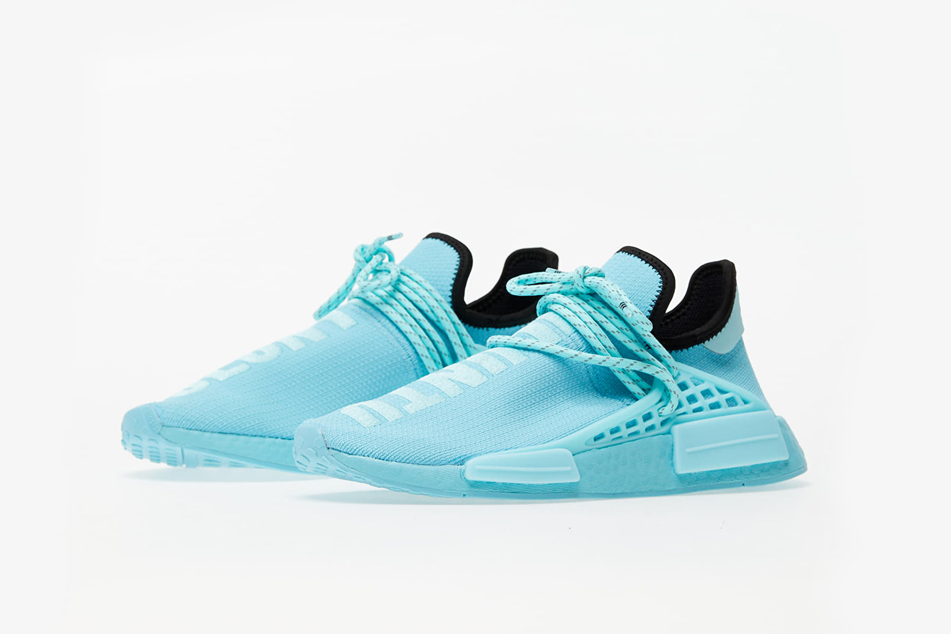 Pharrell Williams bắt tay cùng Adidas cho ra mắt NMD HU "Clear Aqua"
