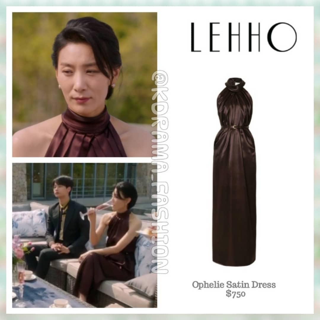 Chiếc đầm satin kiểu yếm đến từ thương hiệu Lehho trông đơn giản thế thôi mà giá đã 750 USD (khoảng 18 triệu đồng). 