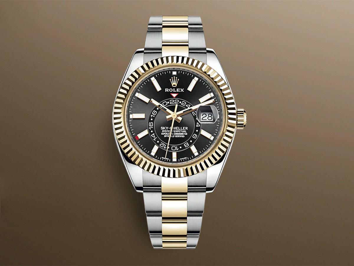 Với thiết kế mặt đồng hồ tròn, đường kính 42mm đầy mạnh mẽ và nam tính. Bộ dây đeo Oyster 3 hàng mắt, khớp nối linh hoạt giúp chiếc đồng hồ Rolex Sky-Dweller trở thành phụ kiện sang chảnh và tiện dụng nhất trong các dòng đồng hồ của hãng.