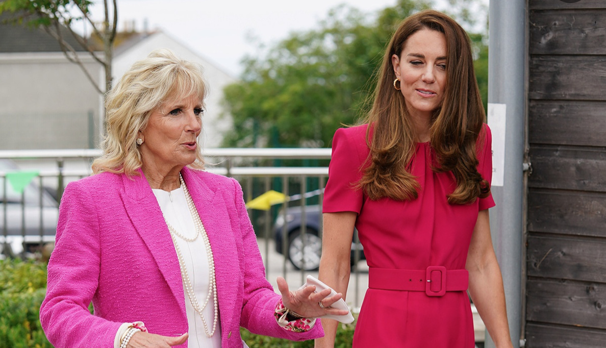 Công nương Kate Middleton và bà Jill Biden đều mặc đồ màu hồng mang ý nghĩa đặc biệt