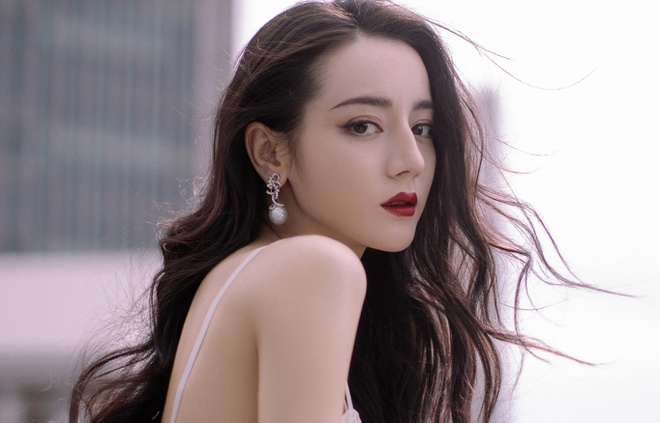 5 bí quyết từ Địch Lệ Nhiệt Ba để sở hữu làn da, vóc dáng hoàn hảo
