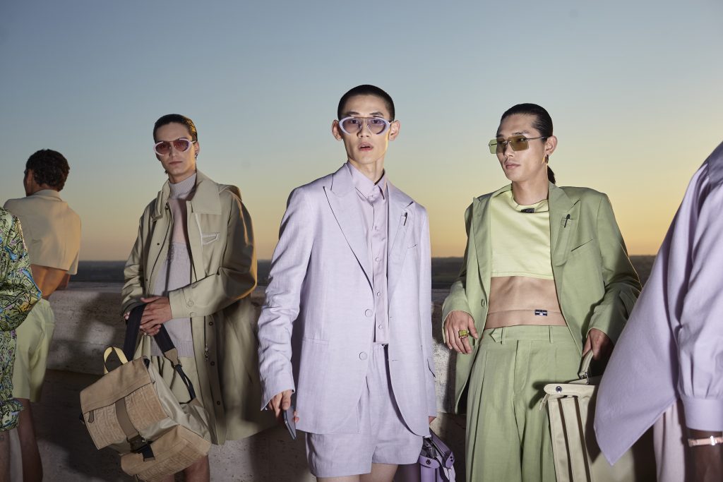 Fendi Xuân - Hè 2022: Khi nam giới cũng có thể khoe vòng eo gợi cảm như phụ nữ