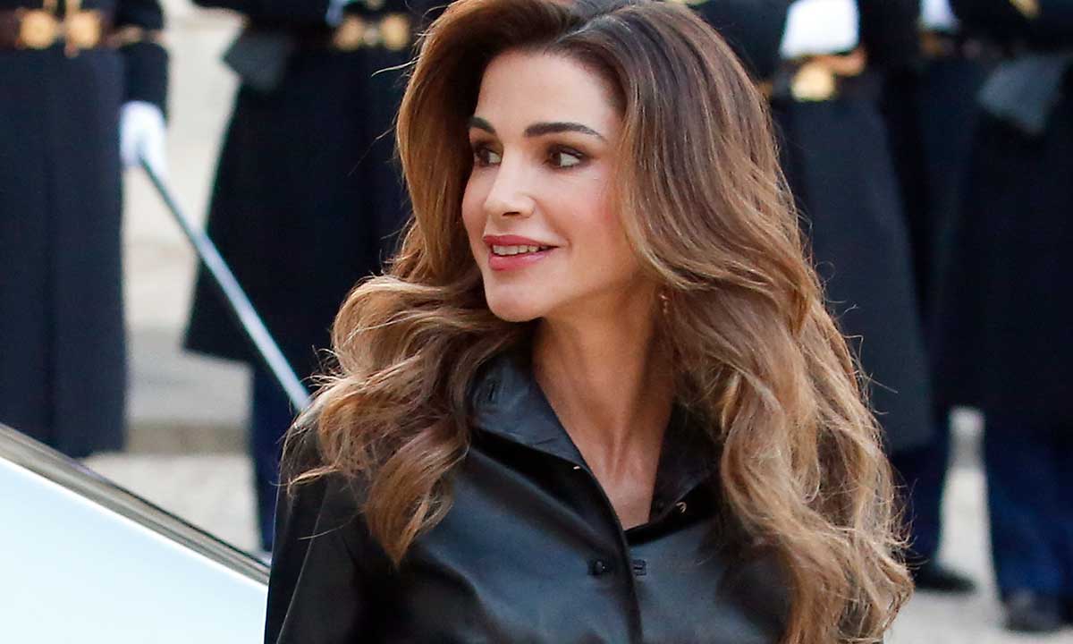 Hoàng hậu Jordan có cách phối đồ