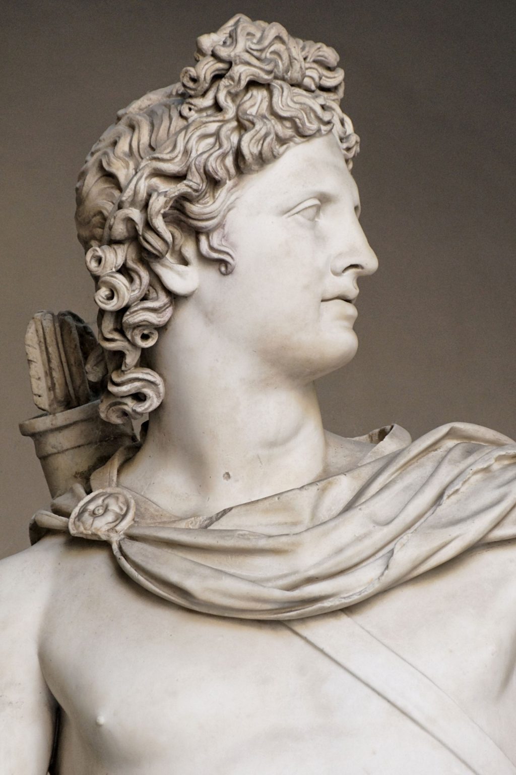 Tượng thần Mặt trời Apollo Belvedere cũng có kiểu tóc được cho là tiền thân của tóc Mullet.