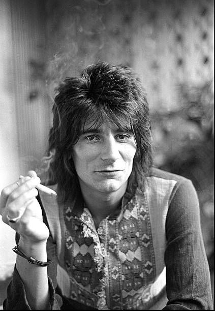 Tay Guitar Ron Wood của ban nhạc Rolling Stone đã để kiểu tóc Mullet nhiều năm. So với những người bạn già cùng lứa, ông vẫn giữ được nét trẻ trung với kiểu tóc này.