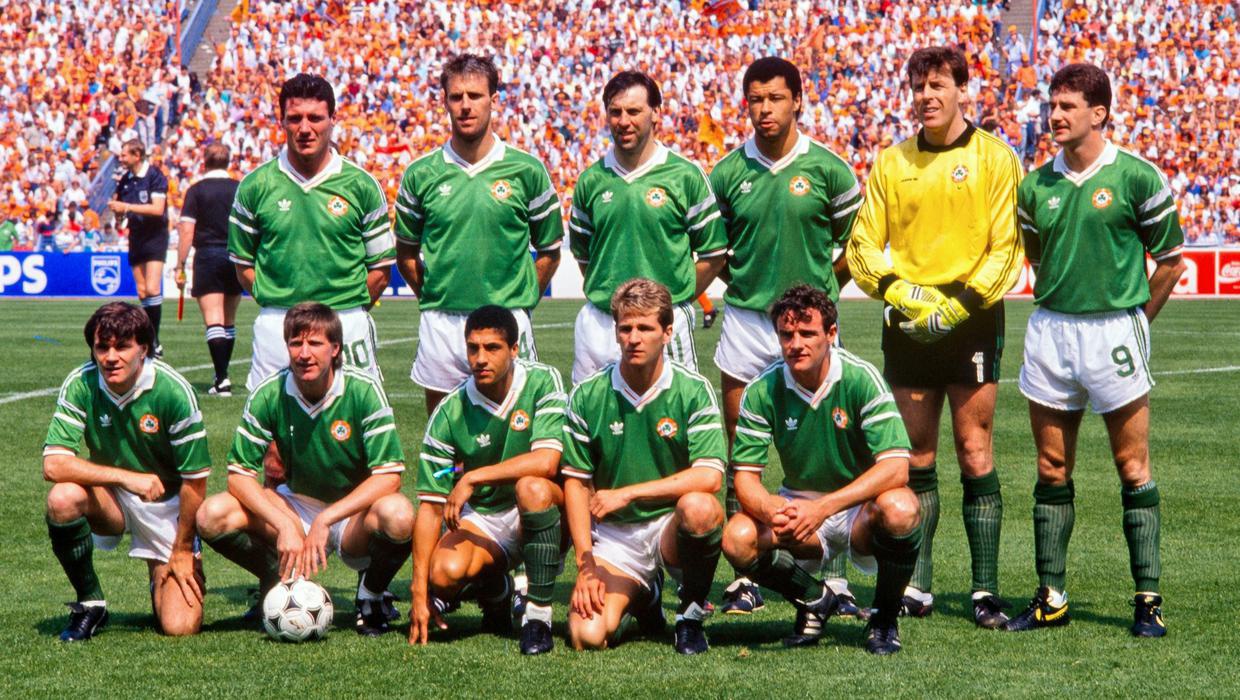 Bộ trang phục của Ireland trong Euro 1988 được lưu giữ trong văn hoá bóng đá của quốc gia. Đây cũng là thế hệ vàng của bóng đá Hy Lạp khi đã dành cúp bạc tại Euro năm đó. Giá trị của bộ đồ ước tính khoảng 400 USD.