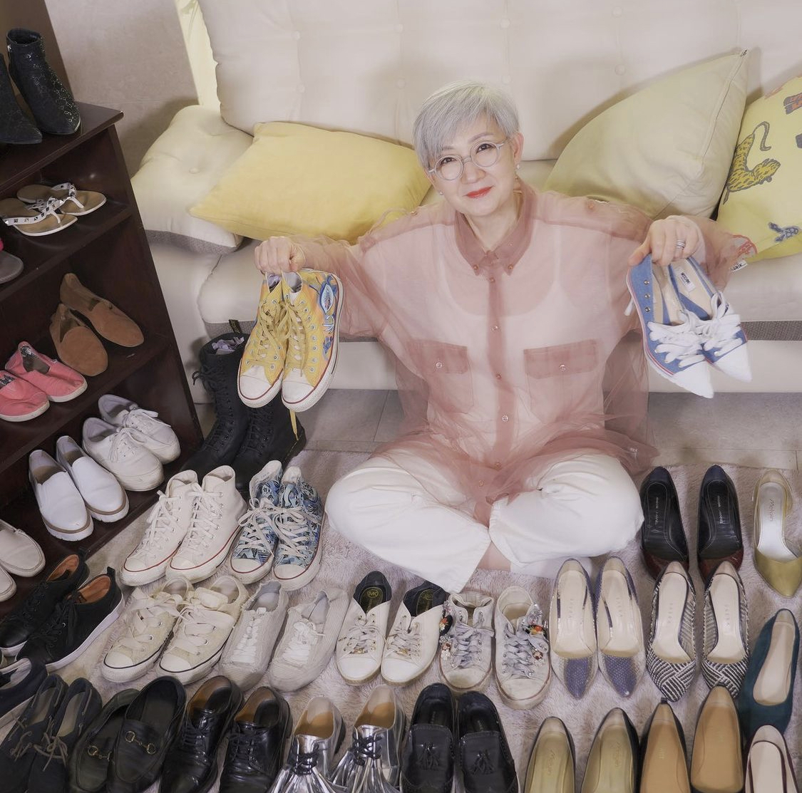 Tủ giày 'đồ sộ' của cụ bà Huyn Joo cho thấy bà cũng là một người có niềm đam mê mua sắm.