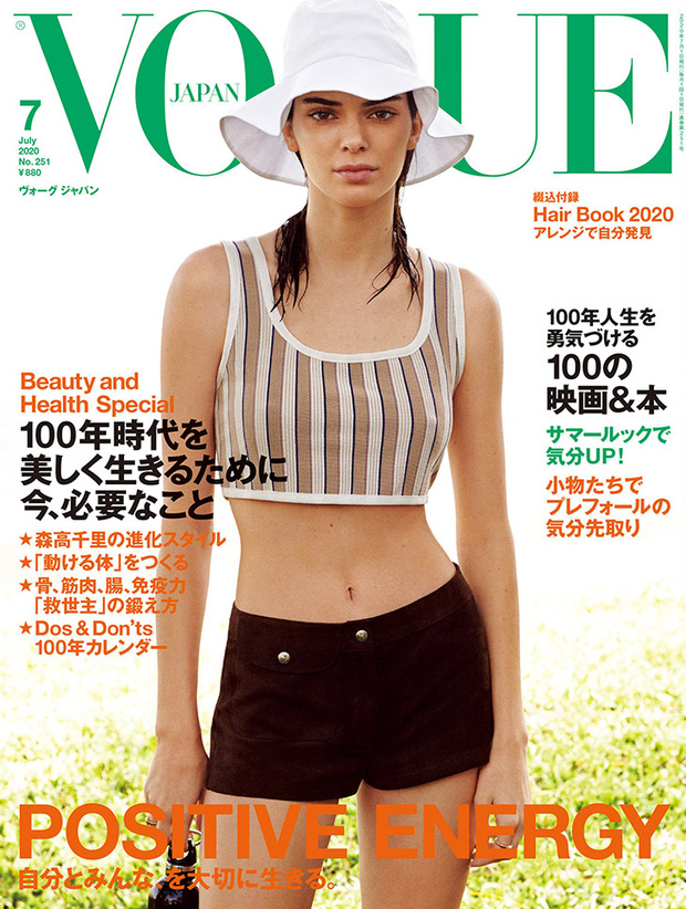 Dù vóc dáng như tạc tượng của Kendall Jenner có ấn tượng như thế nào cũng không thể xinh đẹp nổi trong bộ đồ được stylist Vogue Japan lựa chọn. Ai nhìn nhầm lại nghĩ cô nàng vừa bước ra khỏi nhà đi mua chút đồ thì bị chụp vội lên bìa không chừng.