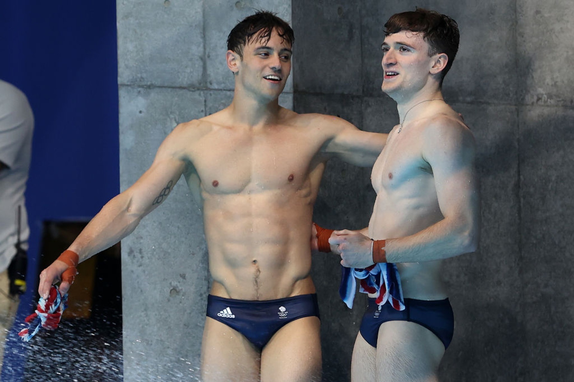Piers lên tiếng châm biếm trang phục của vận động viên bơi lội Tom Daley và Matty Lee tại Olympic Tokyo 2020 khi họ mặc đơn độc một chiếc quần chip.
