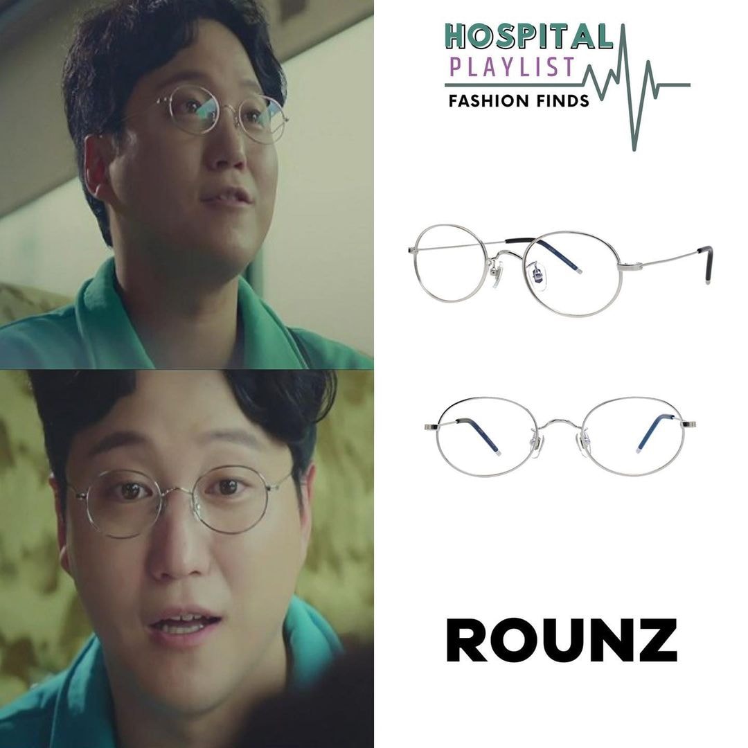 Không thường xuyên đeo kính nhưng vị giáo sư Yang Seok Huyng lại có dịp khoe vẻ đáng yêu thời 'ngố tàu' với cặp kính gọng bạc, tròng tròn xoe nhỏ nhắn.