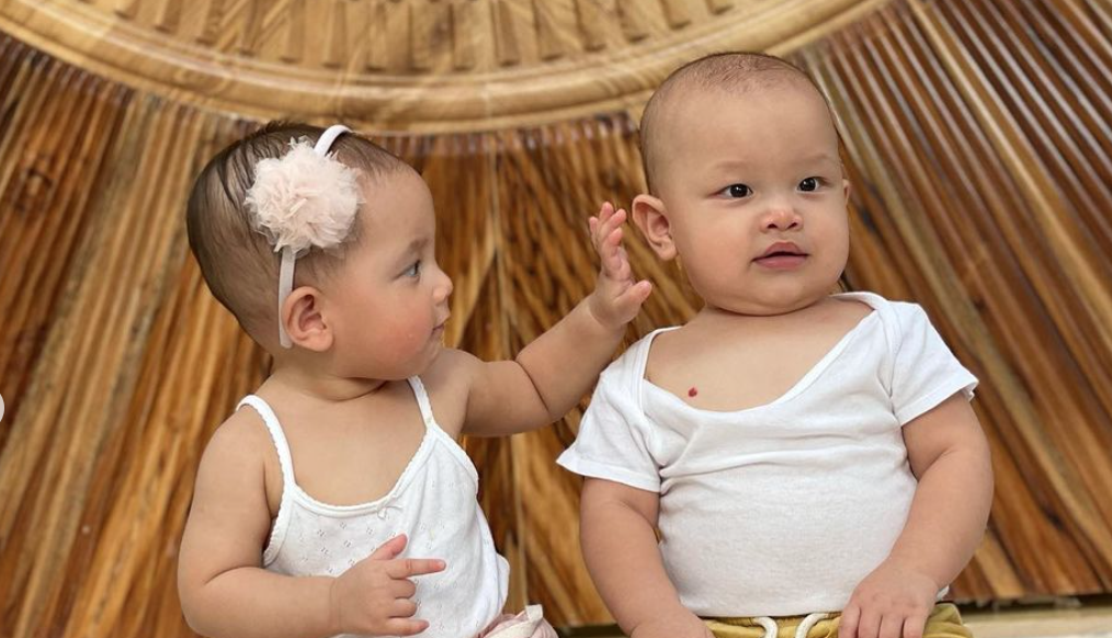 Thời trang đáng yêu, đồng điệu của cặp song sinh Leon - Lisa nhà Hồ Ngọc Hà