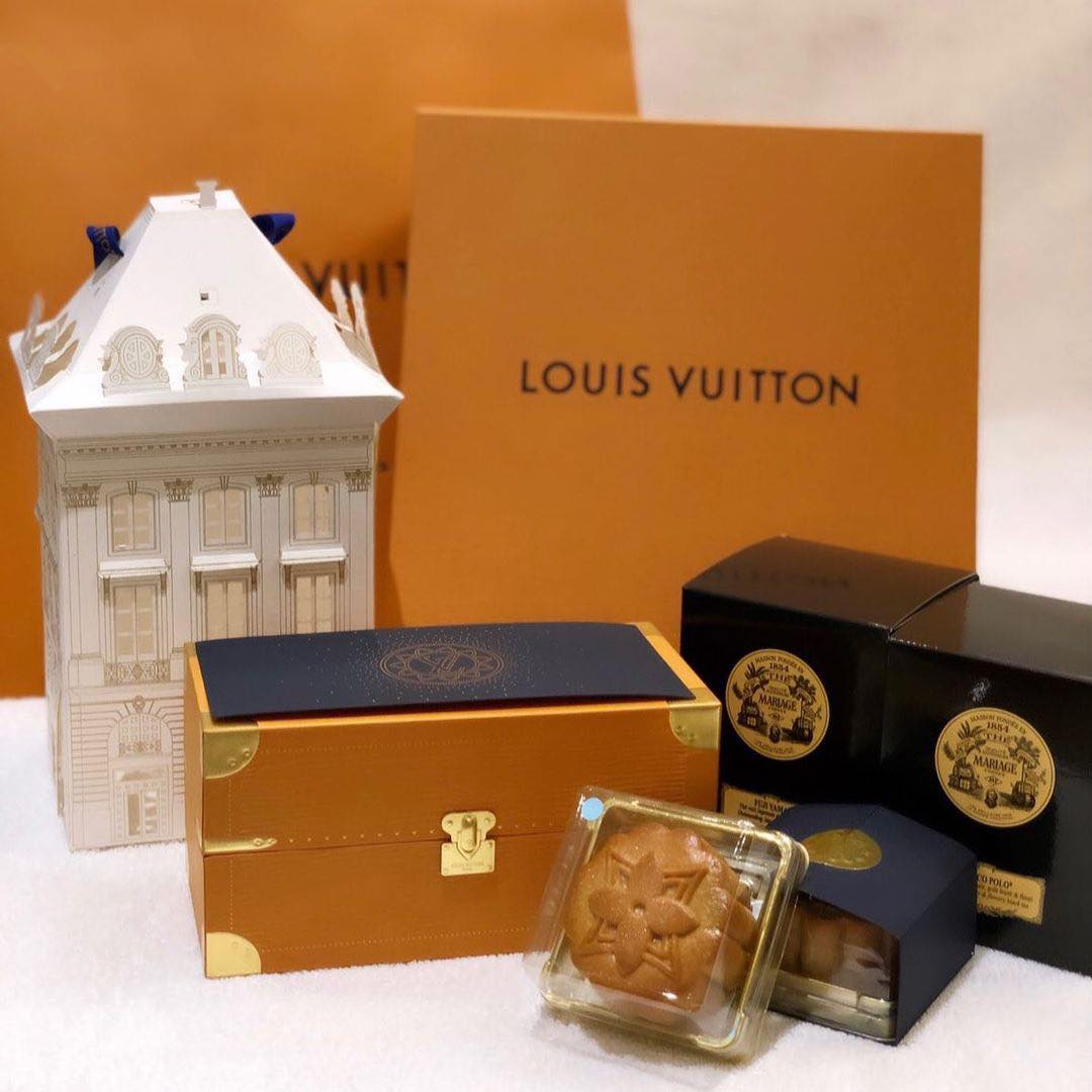 Louis Vuitton tặng 'rương kho báu', ngôi nhà bằng giấy khi đi kèm với bánh trung thu.