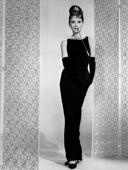 Chiếc váy cũng đã đưa tên tuổi của mỹ nhân Audrey Hepburn trở nên nổi tiếng hơn ở cả hai lĩnh vực phim ảnh và thời trang.