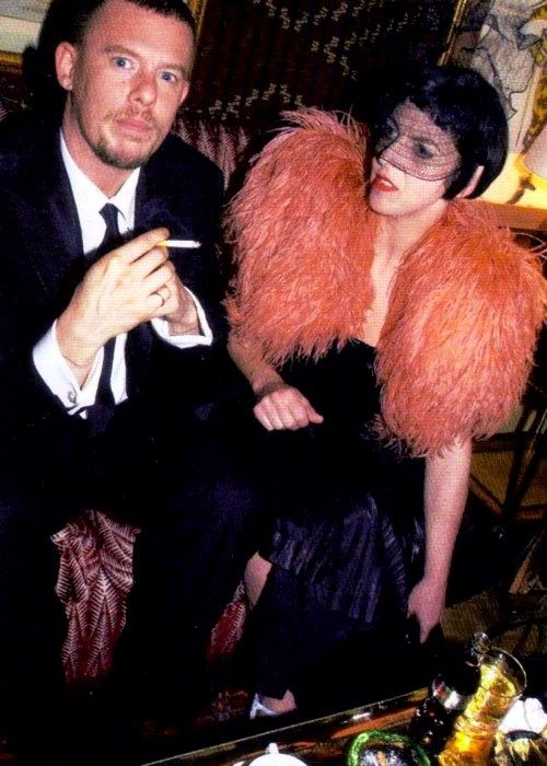Alexander McQueen và Isabella Blow - những 'người lập dị' trên con đường thời trang.