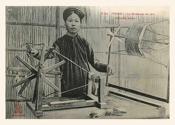 Bà Nguyễn Thị Sen được xem là bà Tổ của ngành may Việt Nam, nổi tiếng với tài may vá, thêu thùa kiệt xuất.