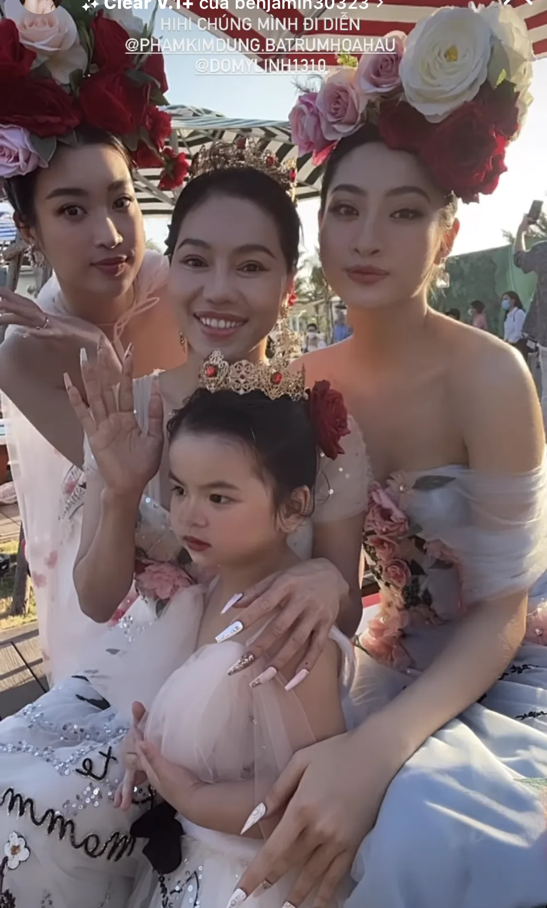 Đỗ Mỹ Linh và Lương Thuỳ Linh: Hai mẹ con nhà cám dắt nhau đi hội? - Ảnh 3