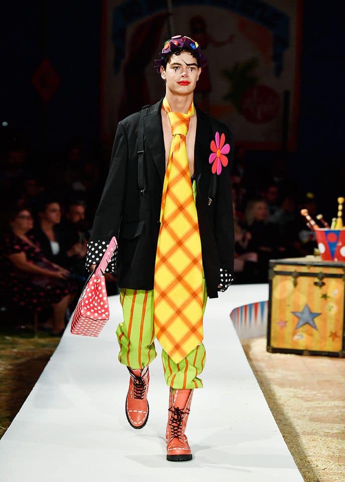 Moschino Resort Collection 2019 Throwback: The Hottest Circus Ever - Ảnh 6