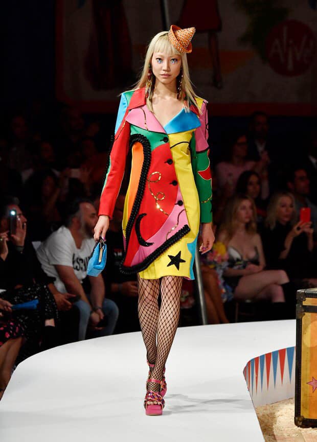 Moschino Resort Collection 2019 Throwback: Hottest Circus Ever - Ảnh 11