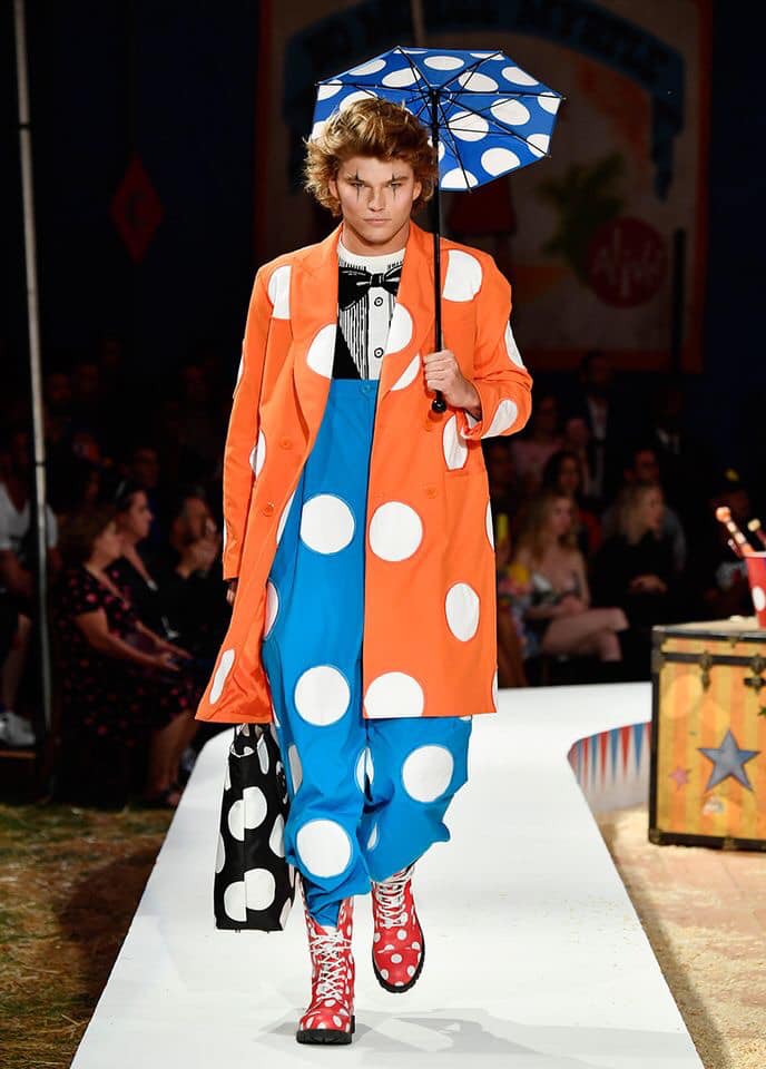 Moschino Resort Collection 2019 Throwback: Hottest Circus Ever - Ảnh 9