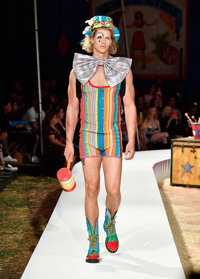 Moschino Resort Collection 2019 Throwback: The Hottest Circus Ever - Ảnh 8