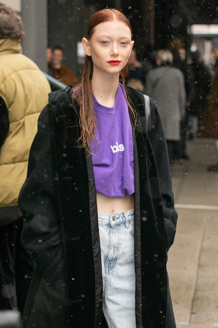 Giới mộ điệu 'lên đồ lồng lộn' hưởng ứng New York Fashion Week 2022 mặc thời tiết lạnh giá - Ảnh 11