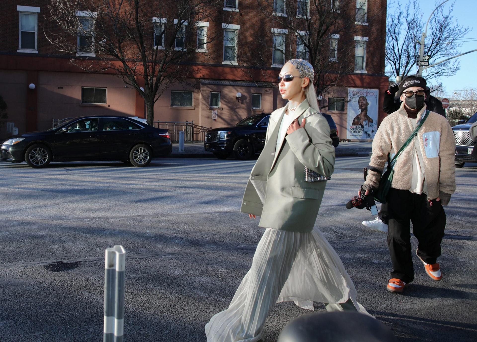 Giới mộ điệu 'lên đồ lồng lộn' hưởng ứng New York Fashion Week 2022 mặc thời tiết lạnh giá - Ảnh 20