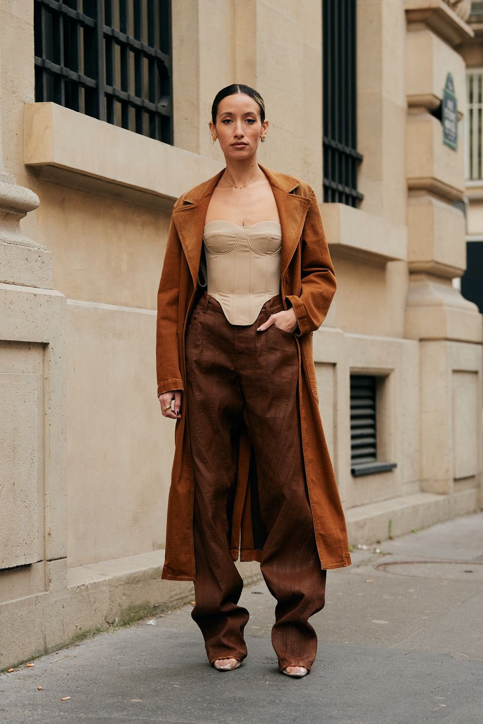 Thời trang 'phản giới tính' tại Paris Fashion Week 2022: Nam thích mặc váy, nữ diện áo da đinh tán - Ảnh 13