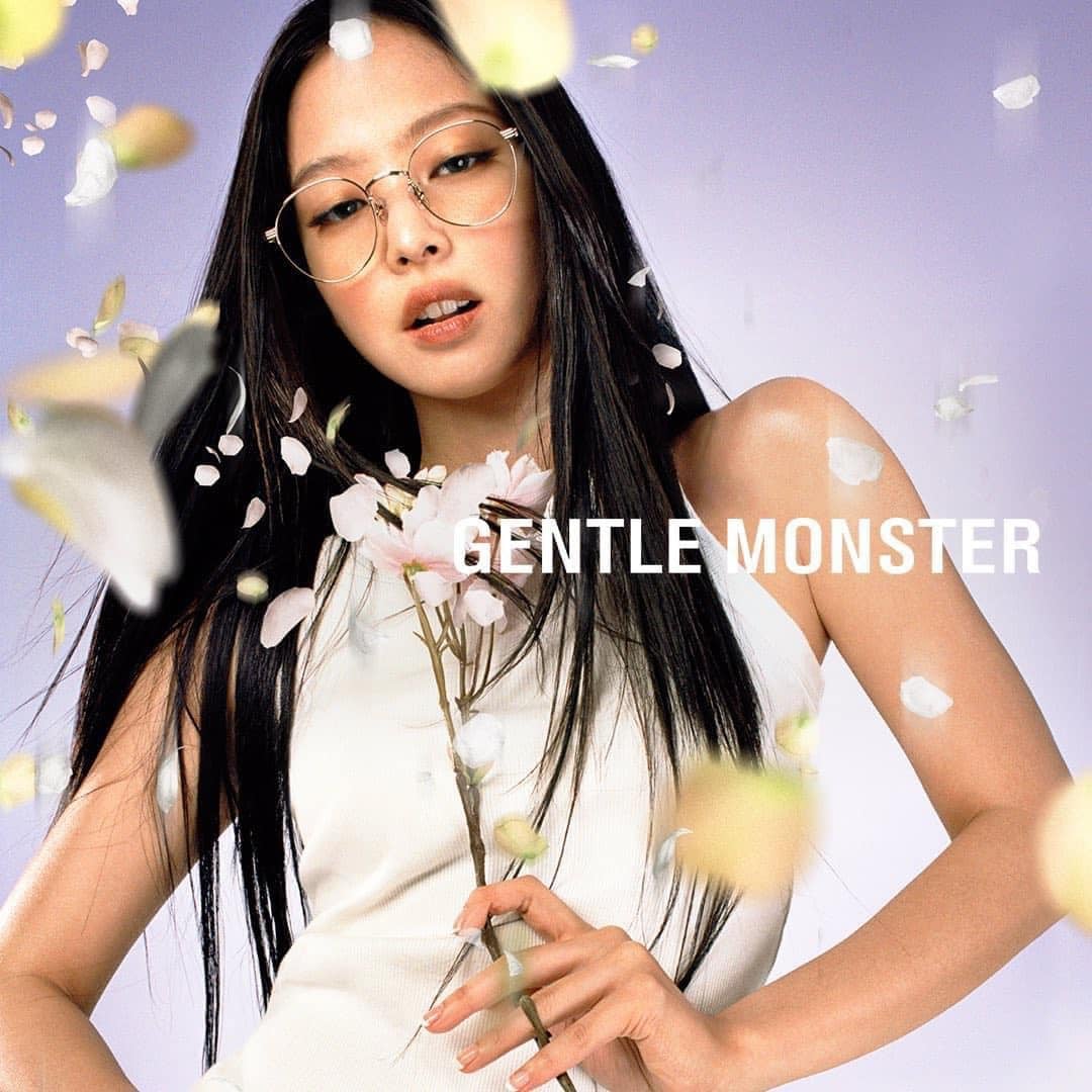 Jennie 'bắn ảnh', khoe thần thái cực đỉnh trong bộ ảnh mới của Gentle Monster - Ảnh 6