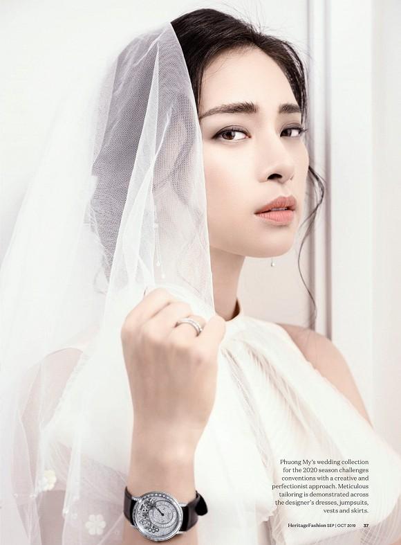 Một thời là diễn viên tài sắc vẹn toàn của làng điện ảnh Việt, Ngô Thanh Vân từng được mời chụp ảnh cô dâu trên tạp chí. Nhan sắc của cô trong thiết kế váy cưới cũng xinh đẹp không thua kém mỹ nhân nào.