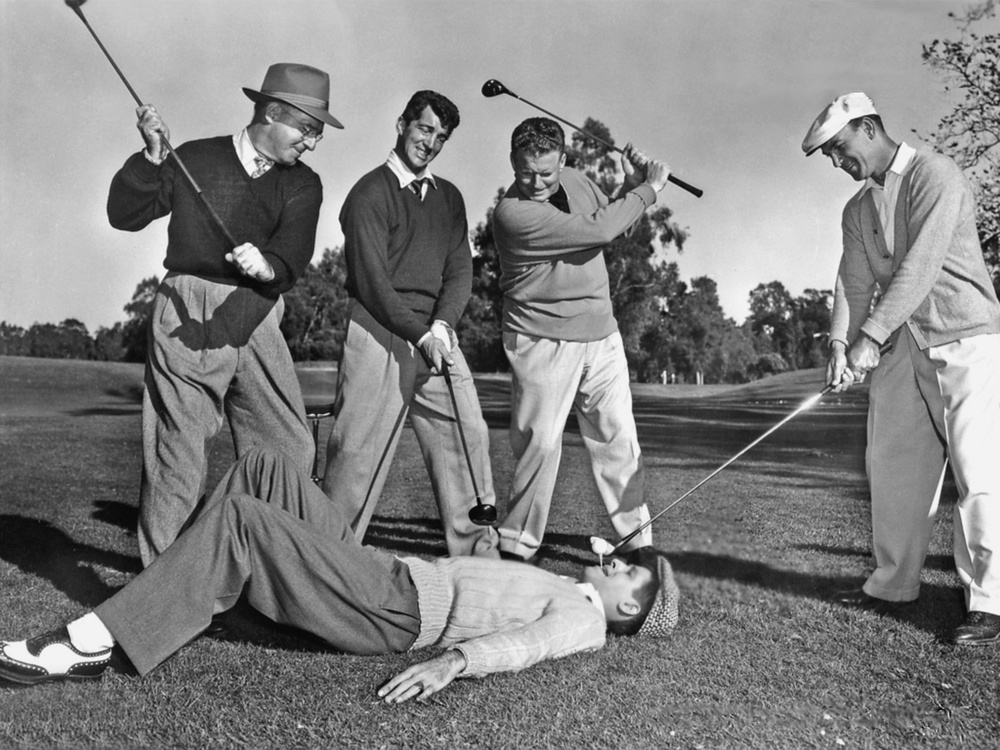 Lần đầu tiên golf được nhắc đến cùng với từ khoá “sành điệu” chính là vào thế kỷ 20 khi nhóm nhạc Rat Pack xuất hiện tại Golf Resort Palm Springs với quần chinos và áo cổ chữ “V” thời thượng.