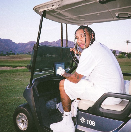 Rapper Tyga, Schoolboy Q, Macklemore xuất hiện trên sân golf với những bộ quần áo mang đậm phong cách đường phố, không theo bất cứ một chuẩn mực nào.