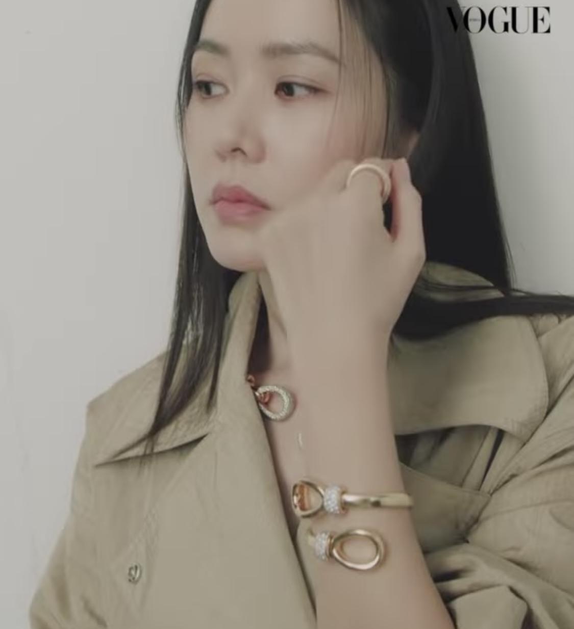 Vogue Hàn đăng video Son Ye Jin “mặt học sinh, body phụ huynh” sát giờ nữ diễn viên lên xe hoa  - Ảnh 5
