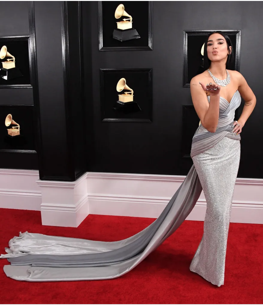 Ngắm lại những bộ cánh đỉnh nhất lịch sử Grammy - Ảnh 3