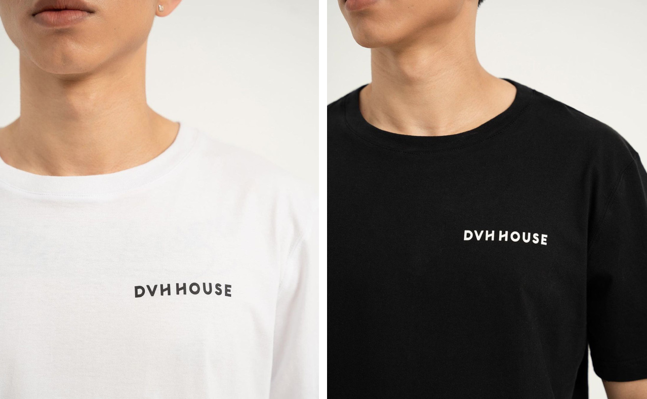 Nằm trong BST Simple Me - Đoàn Văn Hậu mong muốn mang đến 2 thiết kế áo thun trắng và đen đơn giản với dòng chữ 'DVH HOUSE' trước ngực và logo lớn phía sau, phù hợp với nhiều đối tượng.