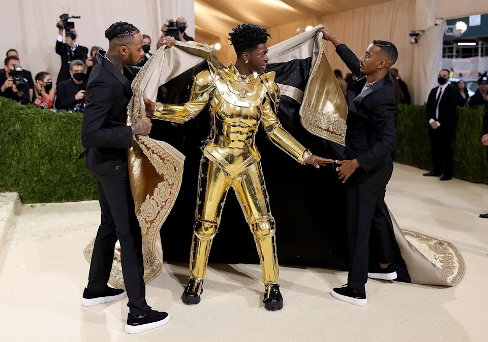 Lil Nas X thay 3 bộ trang phục trong Met Gala 2021.