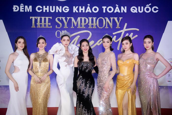 Dàn mỹ nhân khoe sắc tại đêm chung khảo toàn quốc của Miss World Vietnam 2022.